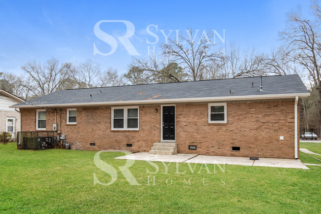 Building Photo - Charming 3 BR, 2 BA home is move-in ready