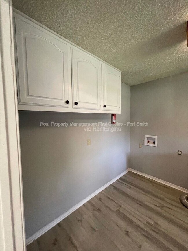 Building Photo - 8801 Meandering Way