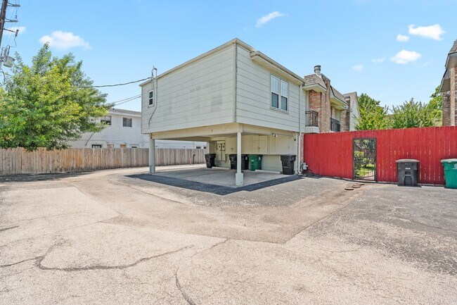 Building Photo - 5514 Beverly Hill St