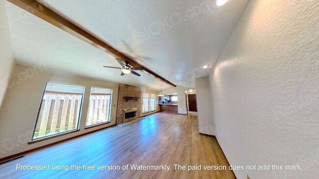 Building Photo - Duplex 2/2 Near shopping and Integris Southwest