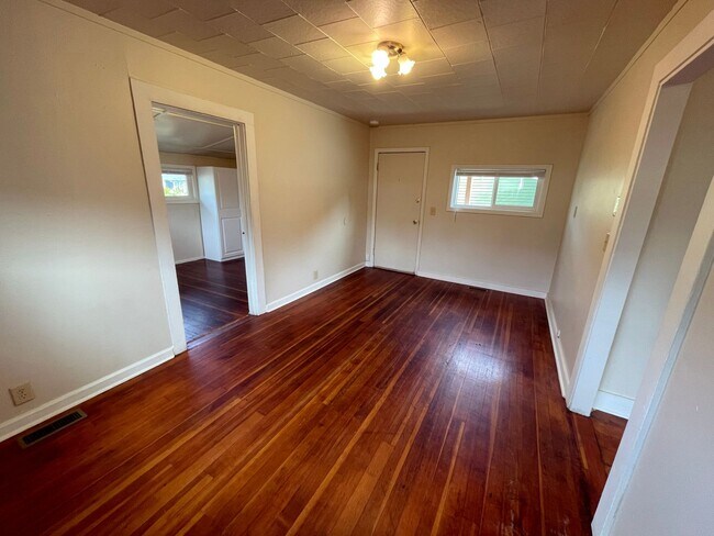 Building Photo - Cozy Kenton Home with Fenced Yard, Shed