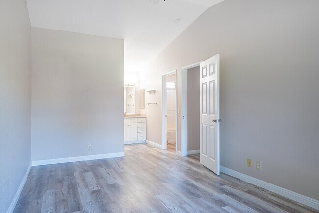 Building Photo - 448 Tava Ln