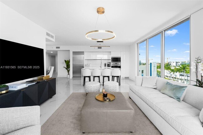 Building Photo - 9521 E Bay Harbor Dr