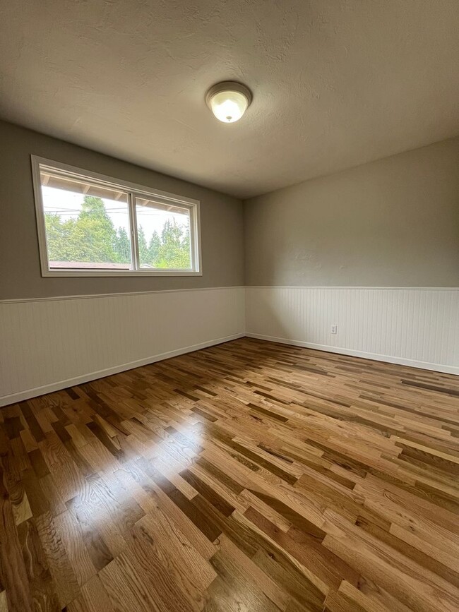 Building Photo - (OWE) 3 bed 2 bath home in Cal Young Neigh...