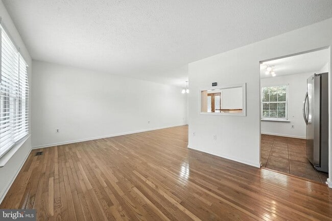 Building Photo - 18202 Macrae Ct