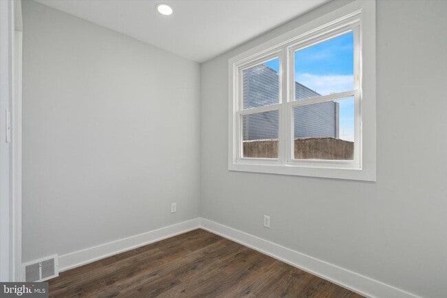 Building Photo - 2034 S Opal St