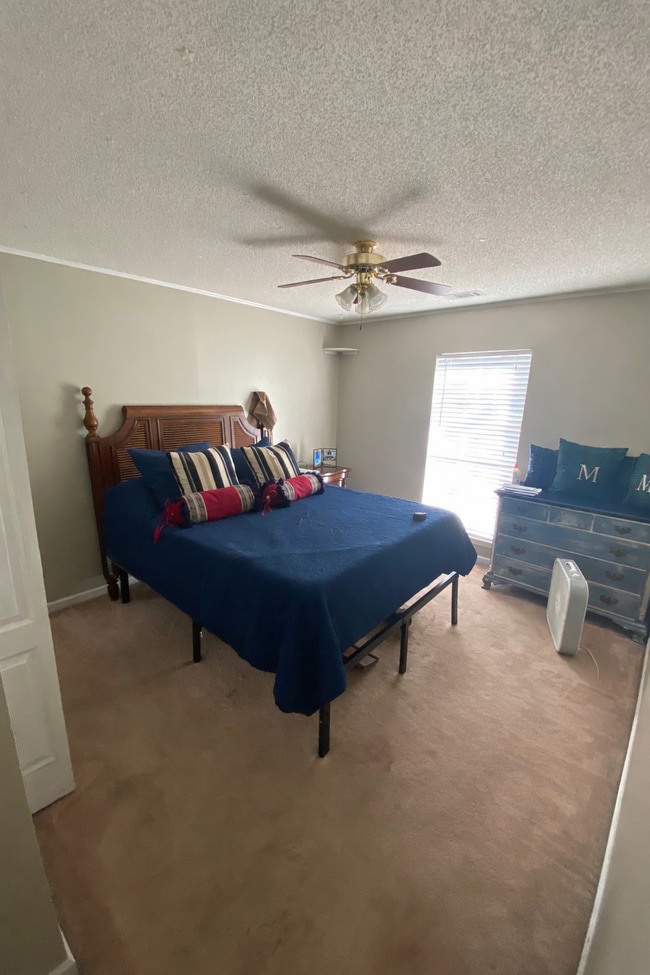 Building Photo - 406 Miner Dr