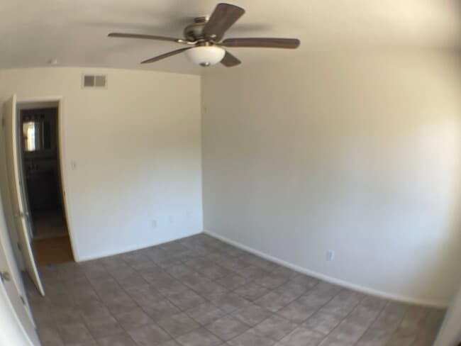 Building Photo - 3 Bedroom Home in Smokerise | Single-Level Living + Natural Light