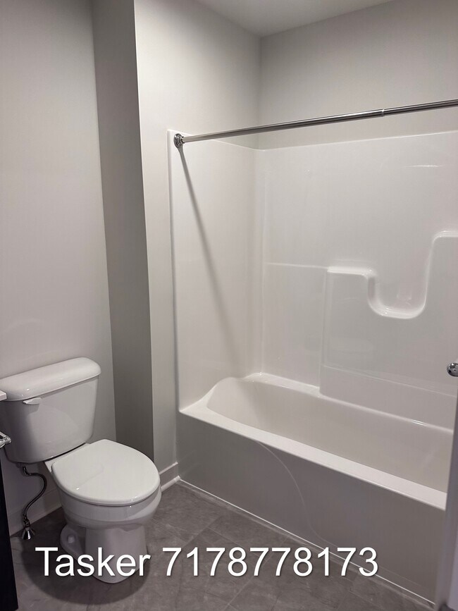 Building Photo - 7244 White Oak Blvd