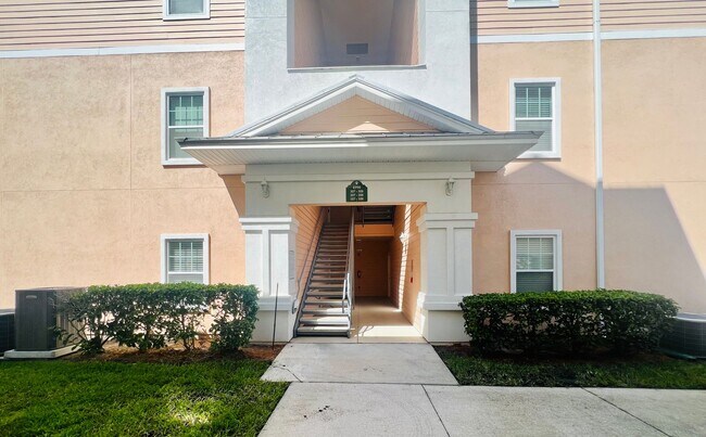 Building Photo - Stylish 3 Bedroom, 2 bath Condo with Woode...