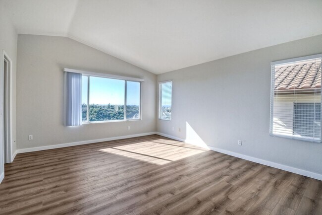 Building Photo - Beautiful home in gated community of Marbr...