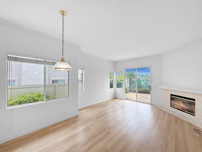 Building Photo - Stunning 3B/2BA House in Carlsbad!
