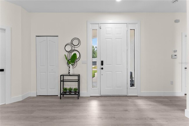 Building Photo - 2503 Dumont Ln