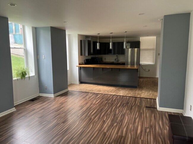 Building Photo - Spacious home 4 bedroom 2 1/2 bath Pittsburgh PA 15201