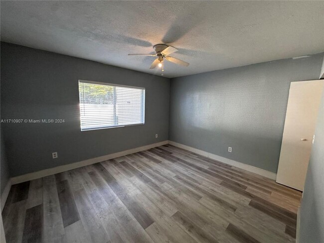 Building Photo - 2 bedroom in Hialeah FL 33015