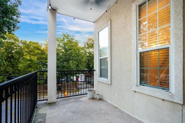 Building Photo - 5836 La Vista Dr