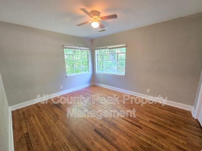 Building Photo - 111 Hollyberry Ln