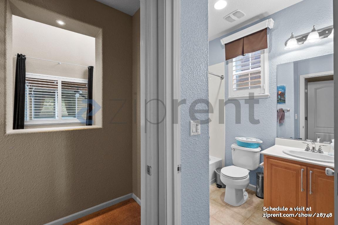 Building Photo - Unit