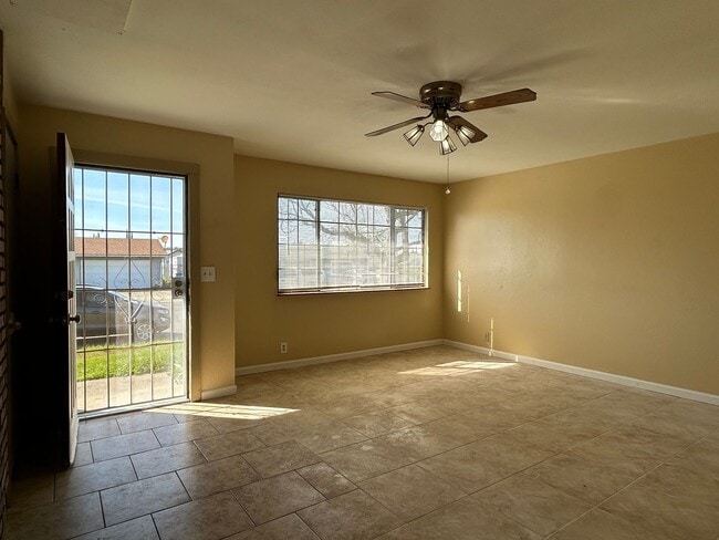 Building Photo - 2363 Vía Cedro