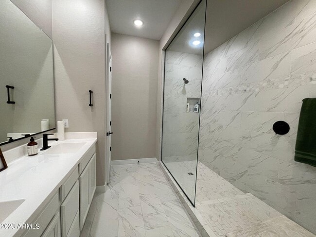 Building Photo - 14030 W Desert Flower Dr