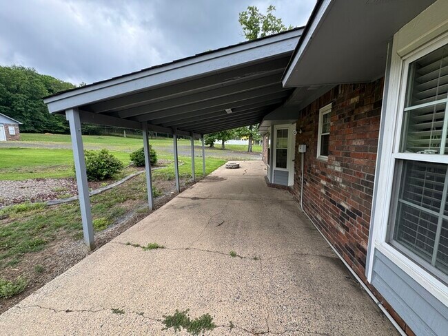 Building Photo - Nice 3 Bedroom 2.5 Bathroom Home on Large Lot in Sherwood