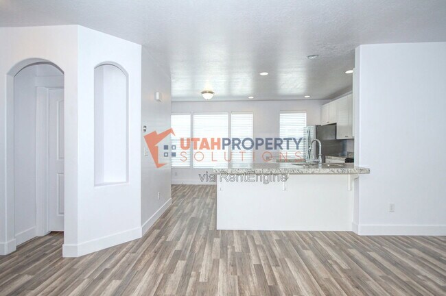 Building Photo - 1790 W Dalmeny Way