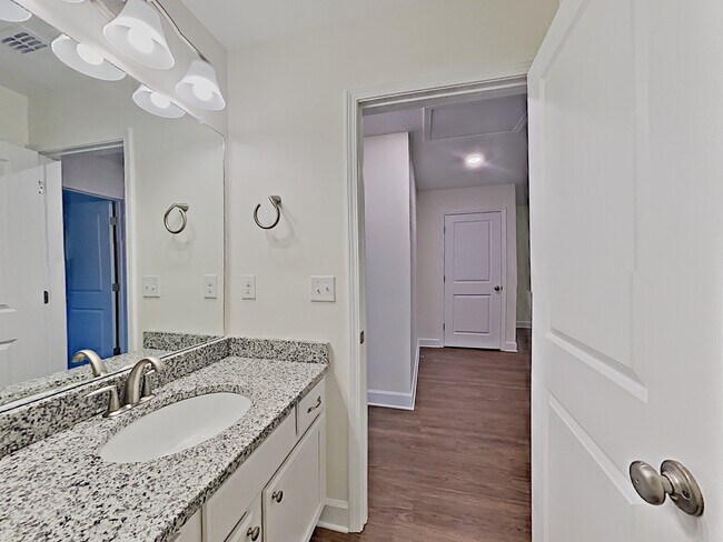 Building Photo - 912 Walden Woods Dr