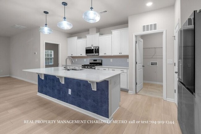 Building Photo - Stunning 4-BR Home on Wooded Cul-De-Sac Lot in Brightwater – Minutes from Rivergate!