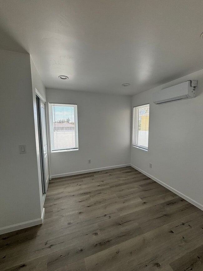 Building Photo - 3 bed 3 bath Home for Rent in San Diego WA...