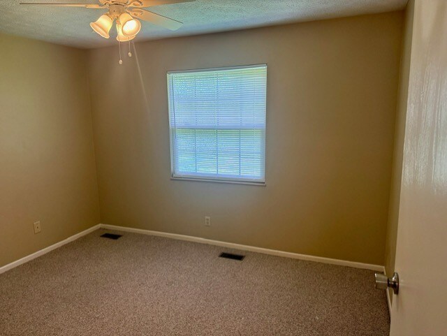 Building Photo - 1616 Spring Valley Dr