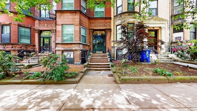 Building Photo - 1071 Beacon St