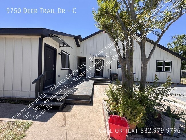 Building Photo - 9750 Deer Trail Dr