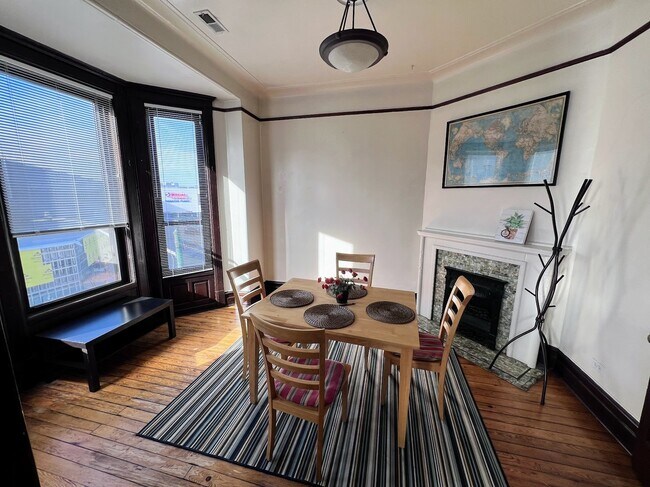 Building Photo - 2187 N Clybourn Ave