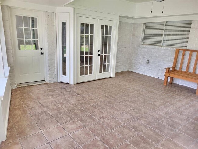 Building Photo - 1409 Drexel Dr