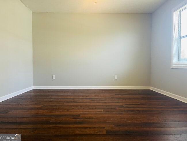 Building Photo - 403 Breezy Pnes