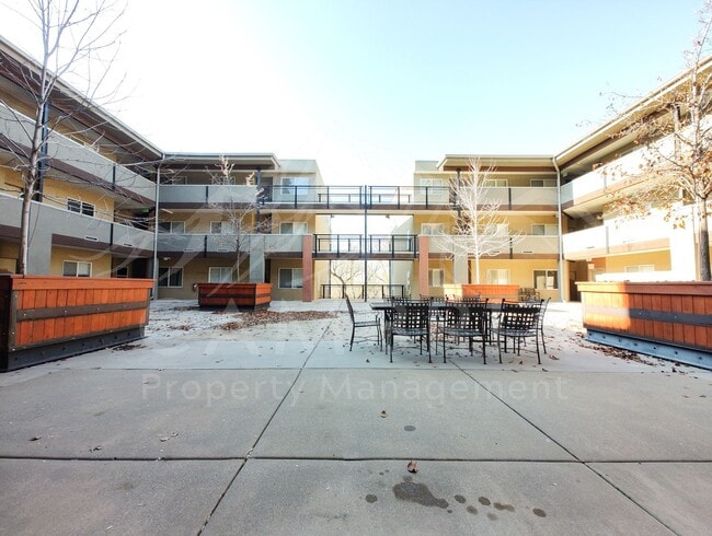 Building Photo - Beautifully Furnished 2 Bedroom Condo in Millcreek