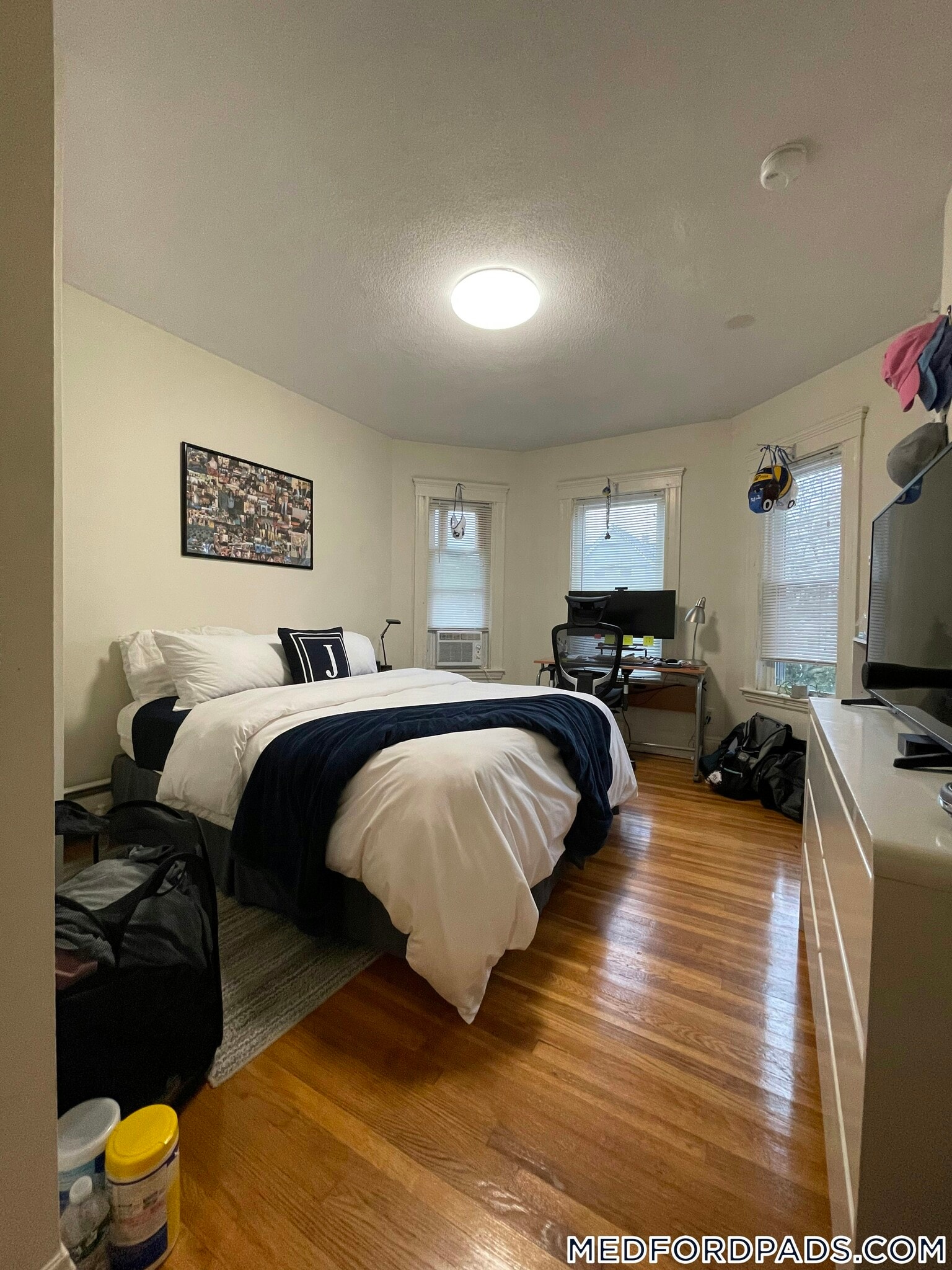 Building Photo - 354 Main St