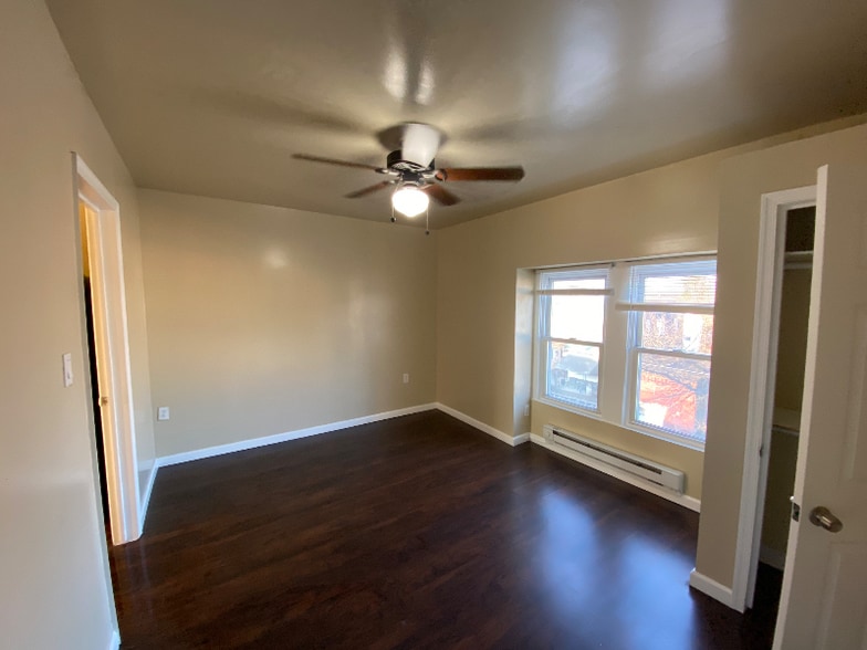 Building Photo - 1520 W Champlost Ave