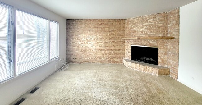 Building Photo - 724 Concord Ln