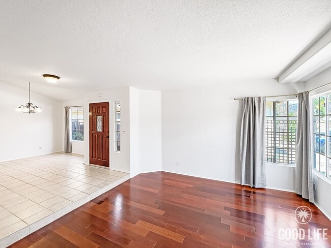 Building Photo - Cozy Escondido 3BR/2BA with A/C, large bac...