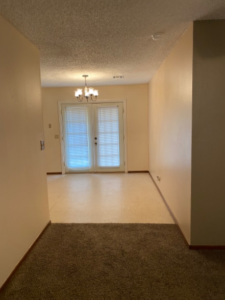 Building Photo - 208 Edd Dr