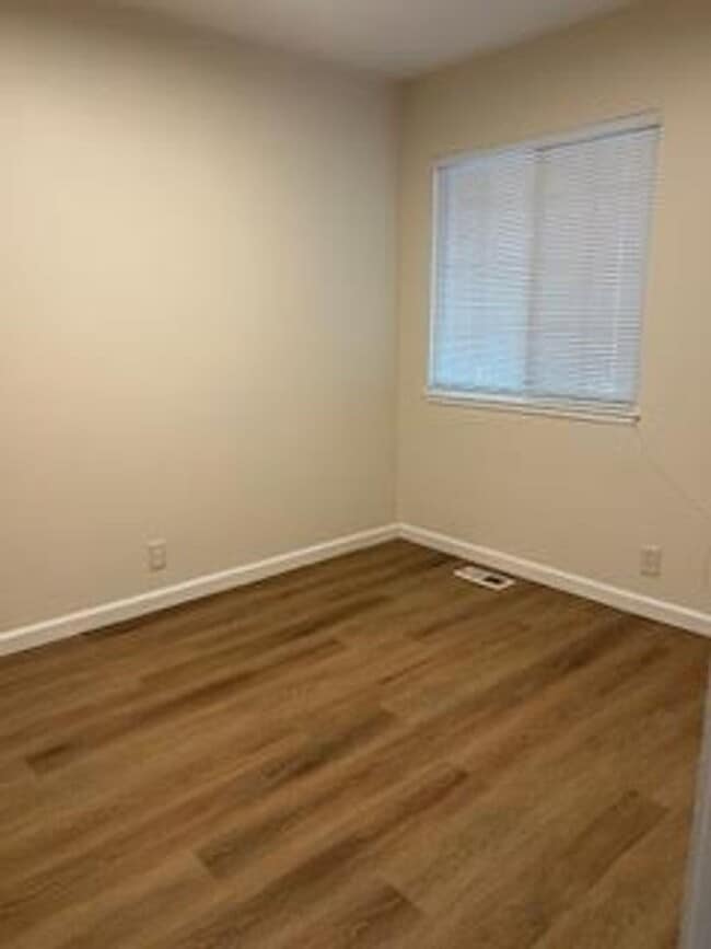 Building Photo - Excellent 3 bed 2 Bath Home