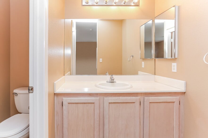 Building Photo - 1449 Morro Creek St