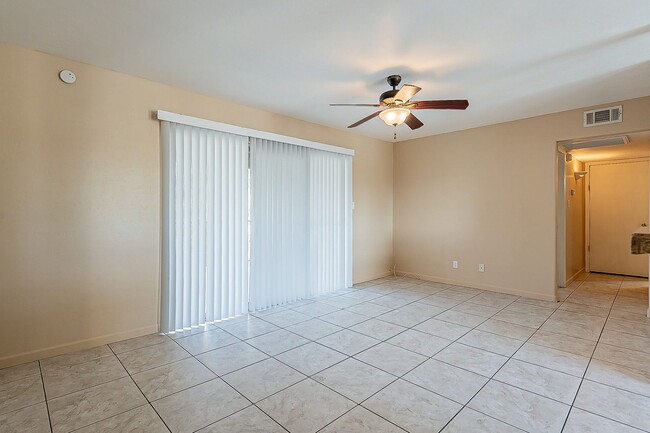 Building Photo - Spacious Upper-Level Retreat Minutes from TMC & St. Joseph’s