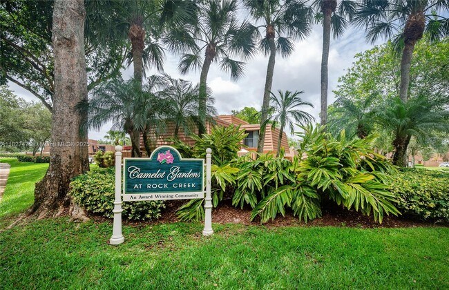 Building Photo - 2536 Camelot Ct