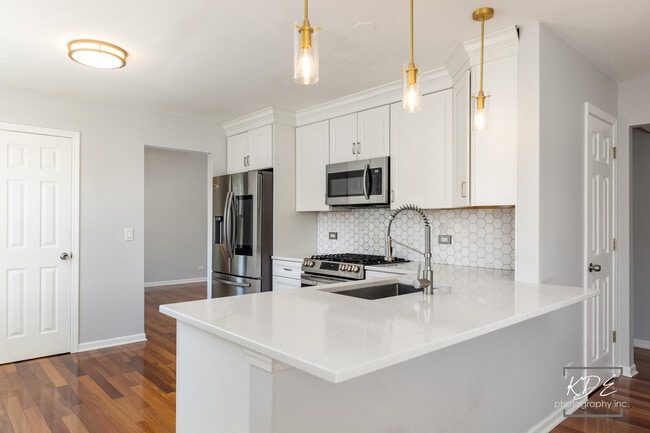 Building Photo - 350 Pearson Cir