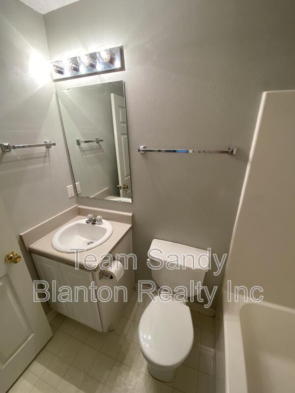 Building Photo - 10340 Chinaberry Ct