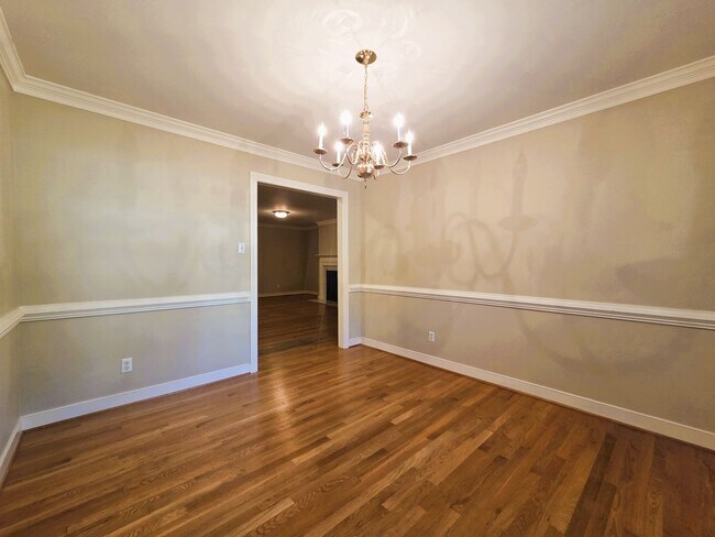 Building Photo - 4206 Tweedsmuir Rd