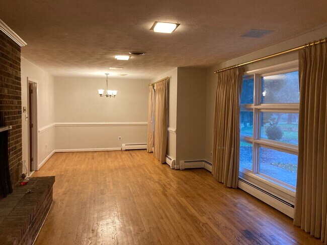 Building Photo - 3940 Senior Ln