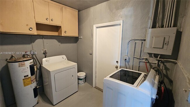 Building Photo - 374 NW 31st Ave